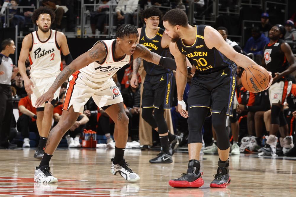 他用一个又 他用一个又